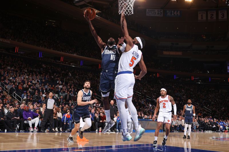 NEW YORK, NY - FEBRUARY 8: Tim Hardaway Jr. #10 of the Dallas Mavericks shoots the ball during the game against the New York Knicks on February 8, 2024 at Madison Square Garden in New York City, New York.  NOTE TO USER: User expressly acknowledges and agrees that, by downloading and or using this photograph, User is consenting to the terms and conditions of the Getty Images License Agreement. Mandatory Copyright Notice: Copyright 2024 NBAE  (Photo by Nathaniel S. Butler/NBAE via Getty Images)