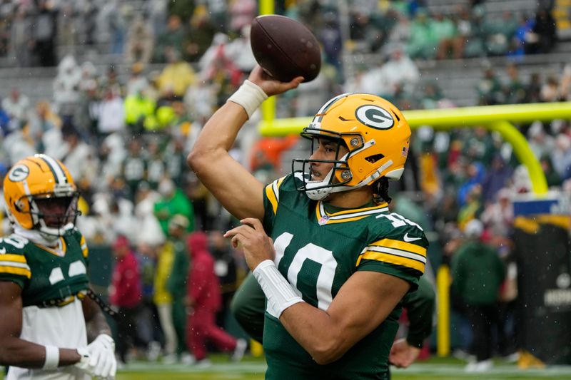 Green Bay Packers quarterback Jordan Love warms up during pregame of an NFL football game against the Arizona Cardinals, Sunday, Oct. 13, 2024, in Green Bay. (AP Photo/Morry Gash)