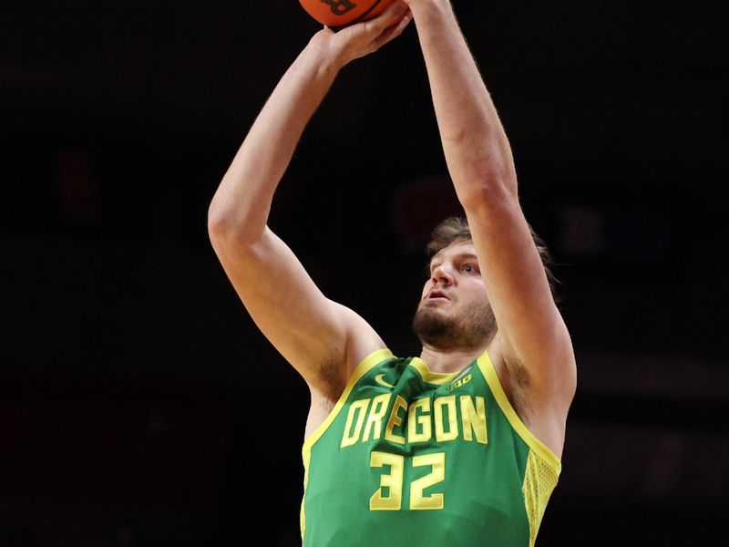 Jan 5, 2026; Piscataway, New Jersey, USA; Oregon Ducks center Nate Bittle (32) shoots the ball during the first half against the Rutgers Scarlet Knights at Jersey Mike's Arena. Mandatory Credit: Vincent Carchietta-Imagn Images