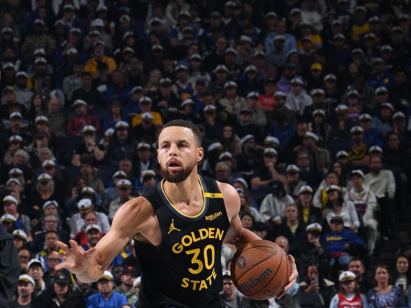 SAN FRANCISCO, CA - NOVEMBER 12: Stephen Curry #30 of the Golden State Warriors drives to the basket during the game against the Dallas Mavericks during the Emirates NBA Cup game on November 12, 2024 at Chase Center in San Francisco, California. NOTE TO USER: User expressly acknowledges and agrees that, by downloading and or using this photograph, user is consenting to the terms and conditions of Getty Images License Agreement. Mandatory Copyright Notice: Copyright 2024 NBAE (Photo by Noah Graham/NBAE via Getty Images)