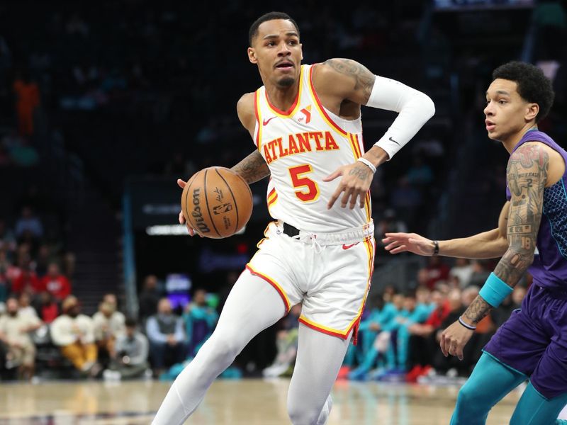 CHARLOTTE, NC - FEBRUARY 14: Dejounte Murray #5 of the Atlanta Hawks handles the ball during the game against the Charlotte Hornets on February 14, 2024 at Spectrum Center in Charlotte, North Carolina. NOTE TO USER: User expressly acknowledges and agrees that, by downloading and or using this photograph, User is consenting to the terms and conditions of the Getty Images License Agreement.  Mandatory Copyright Notice:  Copyright 2024 NBAE (Photo by Brock Williams-Smith/NBAE via Getty Images)