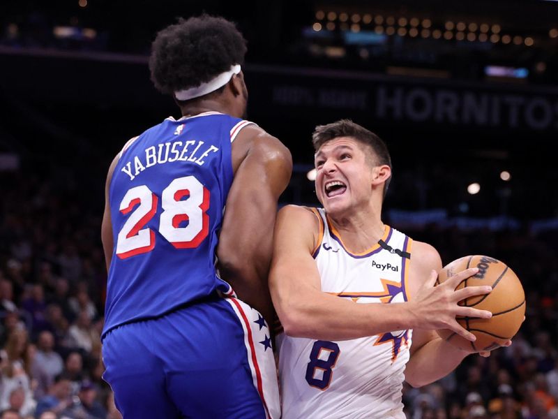 PHOENIX, ARIZONA - NOVEMBER 04: Grayson Allen (R) #8 of the Phoenix Suns drives against Guerschon Yabusele #28 of the Philadelphia 76ers during the second half at Footprint Center on November 04, 2024 in Phoenix, Arizona. NOTE TO USER: User expressly acknowledges and agrees that, by downloading and or using this photograph, User is consenting to the terms and conditions of the Getty Images License Agreement.  (Photo by Chris Coduto/Getty Images)