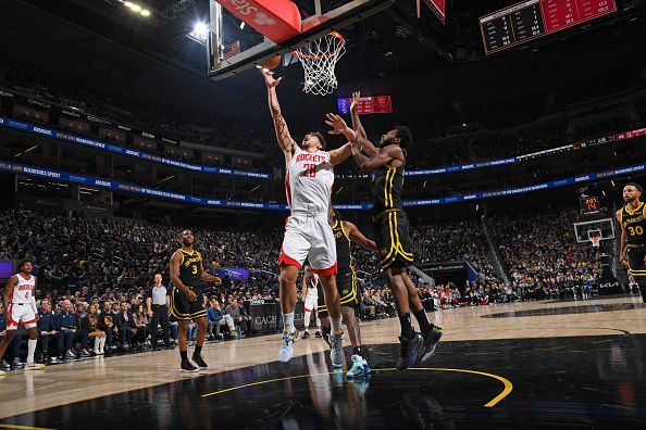 SAN FRANCISCO, CA - NOVEMBER 20: Alperen Sengun #28 of the Houston Rockets shoots the ball during the game against the Golden State Warriors on November 20, 2023 at Chase Center in San Francisco, California. NOTE TO USER: User expressly acknowledges and agrees that, by downloading and or using this photograph, user is consenting to the terms and conditions of Getty Images License Agreement. Mandatory Copyright Notice: Copyright 2023 NBAE (Photo by Noah Graham/NBAE via Getty Images)