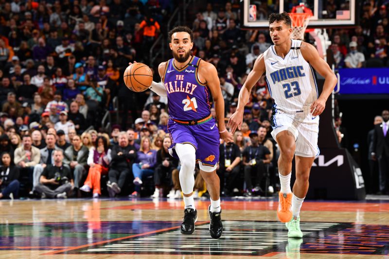 PHOENIX, AZ - NOVEMBER 18: Tyus Jones #21 of the Phoenix Suns dribbles the ball during the game against the Orlando Magic on November 18, 2024 at Footprint Center in Phoenix, Arizona. NOTE TO USER: User expressly acknowledges and agrees that, by downloading and or using this photograph, user is consenting to the terms and conditions of the Getty Images License Agreement. Mandatory Copyright Notice: Copyright 2024 NBAE (Photo by Barry Gossage/NBAE via Getty Images)