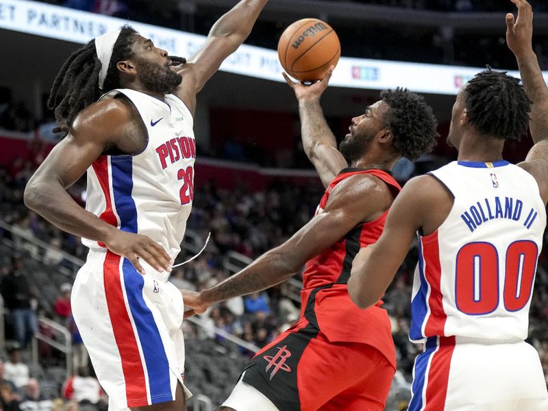 DETROIT, MICHIGAN - NOVEMBER 10: Tari Eason #17 of the Houston Rockets shoots against Isaiah Stewart #28 and Ronald Holland II #00 of the Detroit Pistons during the fourth quarter at Little Caesars Arena on November 10, 2024 in Detroit, Michigan. NOTE TO USER: User expressly acknowledges and agrees that, by downloading and or using this photograph, User is consenting to the terms and conditions of the Getty Images License Agreement. (Photo by Nic Antaya/Getty Images)