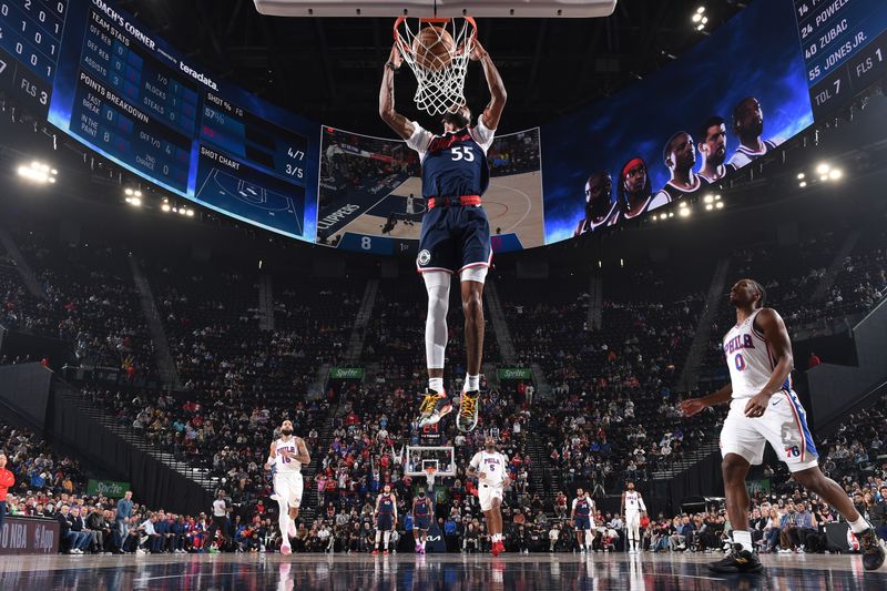 INGLEWOOD, CA - NOVEMBER 6: Derrick Jones Jr. #55 of the LA Clippers dunks the ball during the game against the Philadelphia 76ers on November 6, 2024 at Intuit Dome in Los Angeles, California. NOTE TO USER: User expressly acknowledges and agrees that, by downloading and/or using this Photograph, user is consenting to the terms and conditions of the Getty Images License Agreement. Mandatory Copyright Notice: Copyright 2024 NBAE (Photo by Juan Ocampo/NBAE via Getty Images)