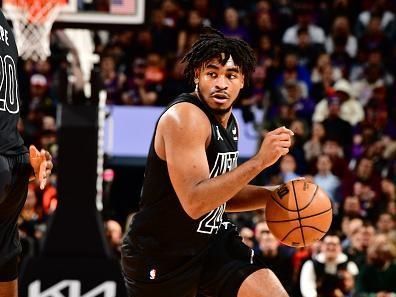 PHOENIX, AZ - DECEMBER 13: Cam Thomas #24 of the Brooklyn Nets drives to the basket during the game against the Phoenix Suns on December 13, 2023 at Footprint Center in Phoenix, Arizona. NOTE TO USER: User expressly acknowledges and agrees that, by downloading and or using this photograph, user is consenting to the terms and conditions of the Getty Images License Agreement. Mandatory Copyright Notice: Copyright 2023 NBAE (Photo by Barry Gossage/NBAE via Getty Images)