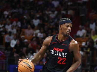 MIAMI, FLORIDA - NOVEMBER 03: Jimmy Butler #22 of the Miami Heat dribbles the ball against the Washington Wizards in the first quarter during the NBA In-Season Tournament at Kaseya Center on November 03, 2023 in Miami, Florida. NOTE TO USER: User expressly acknowledges and agrees that, by downloading and or using this photograph, User is consenting to the terms and conditions of the Getty Images License Agreement. (Photo by Megan Briggs/Getty Images)