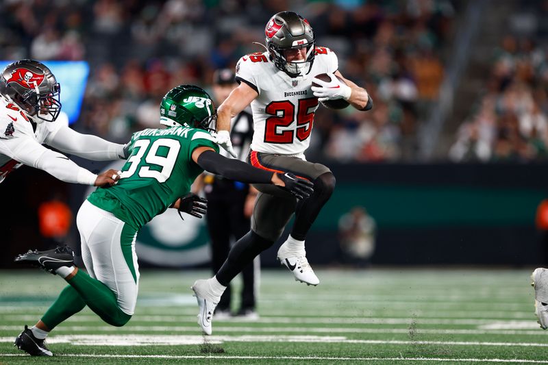 Cleveland Browns running back Demetric Felton Jr. (25) in action against New York Jets cornerback Dane Cruikshank (39) during an NFL pre-season football game Saturday, Aug. 19, 2022, in East Rutherford, NJ. (AP Photo/Rich Schultz)