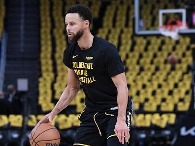 SAN FRANCISCO, CA - DECEMBER 19:  Stephen Curry #30 of the Golden State Warriors warms up before the game against the Boston Celtics on December 19, 2023 at Chase Center in San Francisco, California. NOTE TO USER: User expressly acknowledges and agrees that, by downloading and or using this photograph, user is consenting to the terms and conditions of Getty Images License Agreement. Mandatory Copyright Notice: Copyright 2023 NBAE (Photo by Noah Graham/NBAE via Getty Images)