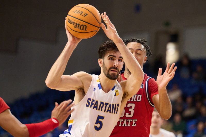 Feb 6, 2024; San Jose, California, USA; San Jose State Spartans forward Tibet Gorener (5) passes the ball against Fresno State Bulldogs guard Xavier DuSell (53) during the first half at Provident Credit Union Event Center. Mandatory Credit: Robert Edwards-USA TODAY Sports