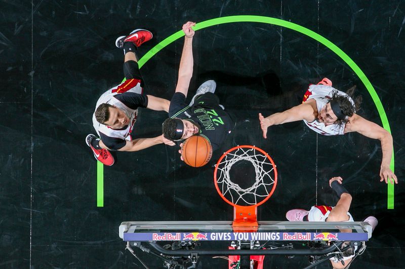 NEW ORLEANS, LA - FEBRUARY 23: Larry Nance Jr. #22 of the New Orleans Pelicans dunks the ball during the game against the Miami Heat on February 23, 2024 at the Smoothie King Center in New Orleans, Louisiana. NOTE TO USER: User expressly acknowledges and agrees that, by downloading and or using this Photograph, user is consenting to the terms and conditions of the Getty Images License Agreement. Mandatory Copyright Notice: Copyright 2024 NBAE (Photo by Layne Murdoch Jr./NBAE via Getty Images)