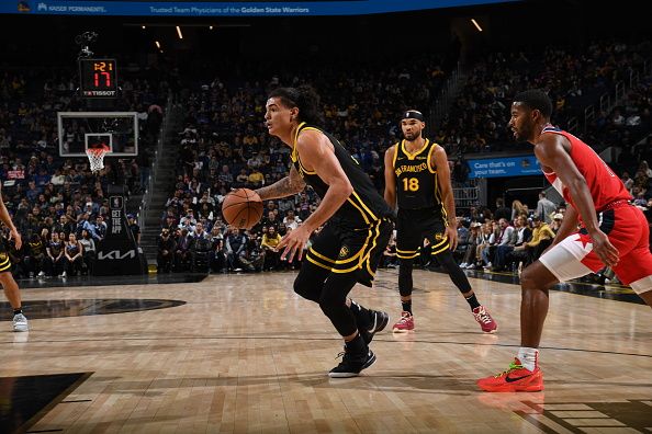 SAN FRANCISCO, CA - DECEMBER 22: Gui Santos #15 of the Golden State Warriors drives to the basket during the game against the Washington Wizards on December 22, 2023 at Chase Center in San Francisco, California. NOTE TO USER: User expressly acknowledges and agrees that, by downloading and or using this photograph, user is consenting to the terms and conditions of Getty Images License Agreement. Mandatory Copyright Notice: Copyright 2023 NBAE (Photo by Noah Graham/NBAE via Getty Images)