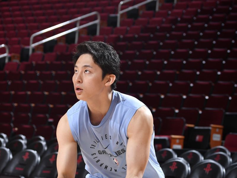 HOUSTON, TX - OCTOBER 25: Yuki Kawamura #17 of the Memphis Grizzlies warms up before the game against the Houston Rockets on October 25, 2024 at the Toyota Center in Houston, Texas. NOTE TO USER: User expressly acknowledges and agrees that, by downloading and or using this photograph, User is consenting to the terms and conditions of the Getty Images License Agreement. Mandatory Copyright Notice: Copyright 2024 NBAE (Photo by Logan Riely/NBAE via Getty Images)