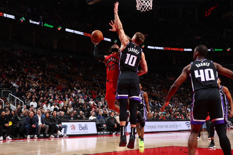 TORONTO, CANADA - MARCH 20: Gary Trent Jr. #33 of the Toronto Raptors drives to the basket during the game against the Sacramento Kings on March 20, 2024 at the Scotiabank Arena in Toronto, Ontario, Canada.  NOTE TO USER: User expressly acknowledges and agrees that, by downloading and or using this Photograph, user is consenting to the terms and conditions of the Getty Images License Agreement.  Mandatory Copyright Notice: Copyright 2024 NBAE (Photo by Vaughn Ridley/NBAE via Getty Images)