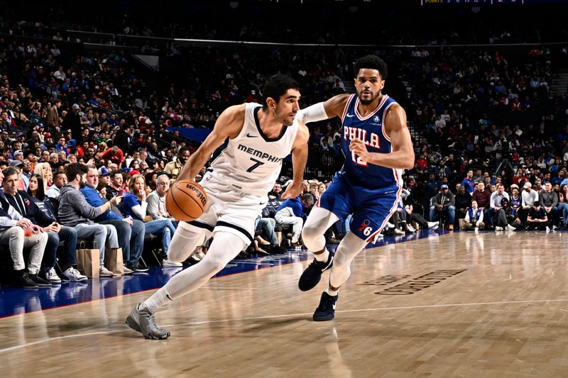 PHILADELPHIA, PA - MARCH 6: Santi Aldama #7 of the Memphis Grizzlies handles the ball during the game against the Philadelphia 76ers on March 6, 2024 at the Wells Fargo Center in Philadelphia, Pennsylvania NOTE TO USER: User expressly acknowledges and agrees that, by downloading and/or using this Photograph, user is consenting to the terms and conditions of the Getty Images License Agreement. Mandatory Copyright Notice: Copyright 2024 NBAE (Photo by David Dow/NBAE via Getty Images)