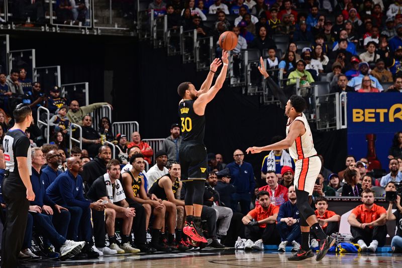 DETROIT, MI - JANUARY 9: Stephen Curry #30 of the Golden State Warriors shoots the ball during the game against the Detroit Pistons on January 9, 2025 at Little Caesars Arena in Detroit, Michigan. NOTE TO USER: User expressly acknowledges and agrees that, by downloading and/or using this photograph, User is consenting to the terms and conditions of the Getty Images License Agreement. Mandatory Copyright Notice: Copyright 2025 NBAE (Photo by Chris Schwegler/NBAE via Getty Images)