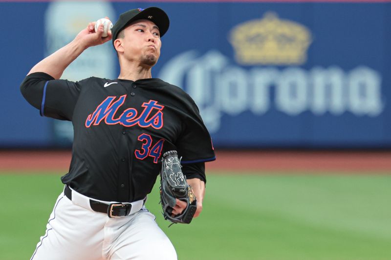 Jul 26, 2024; New York City, New York, USA; New York Mets starting pitcher Kodai Senga (34) delivers a pitch during the first inning against the Atlanta Braves at Citi Field. Mandatory Credit: Vincent Carchietta-USA TODAY Sports