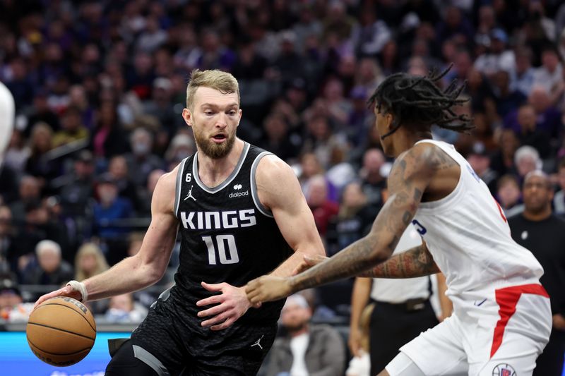 SACRAMENTO, CALIFORNIA - MARCH 03: Domantas Sabonis #10 of the Sacramento Kings is guarded by Bones Hyland #5 of the LA Clippers at Golden 1 Center on March 03, 2023 in Sacramento, California. NOTE TO USER: User expressly acknowledges and agrees that, by downloading and or using this photograph, User is consenting to the terms and conditions of the Getty Images License Agreement.   (Photo by Ezra Shaw/Getty Images)