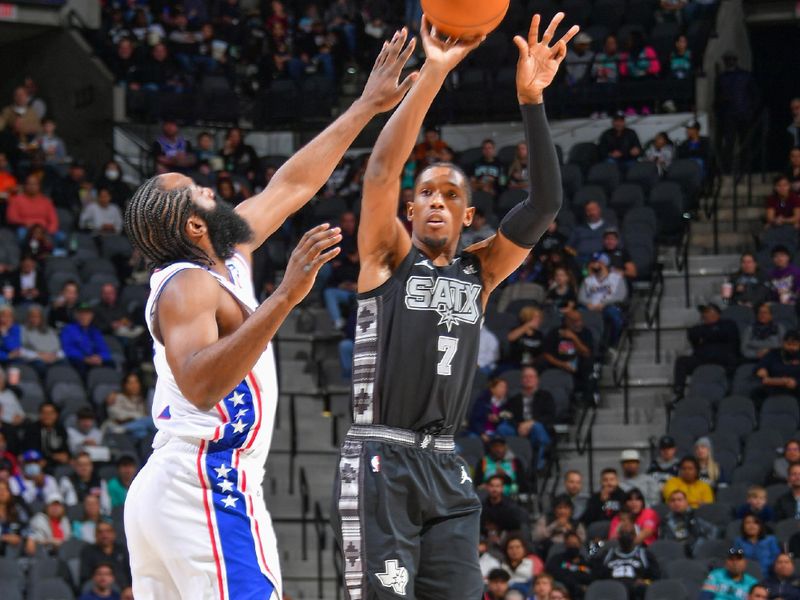 SAN ANTONIO, TX - FEBUARY 3:  Josh Richardson #7 of the San Antonio Spurs shoots the ball during the game on Febuary 3, 2023 at the AT&T Center in San Antonio, Texas. NOTE TO USER: User expressly acknowledges and agrees that, by downloading and or using this photograph, user is consenting to the terms and conditions of the Getty Images License Agreement. Mandatory Copyright Notice: Copyright 2023 NBAE (Photos by Michael Gonzales/NBAE via Getty Images)