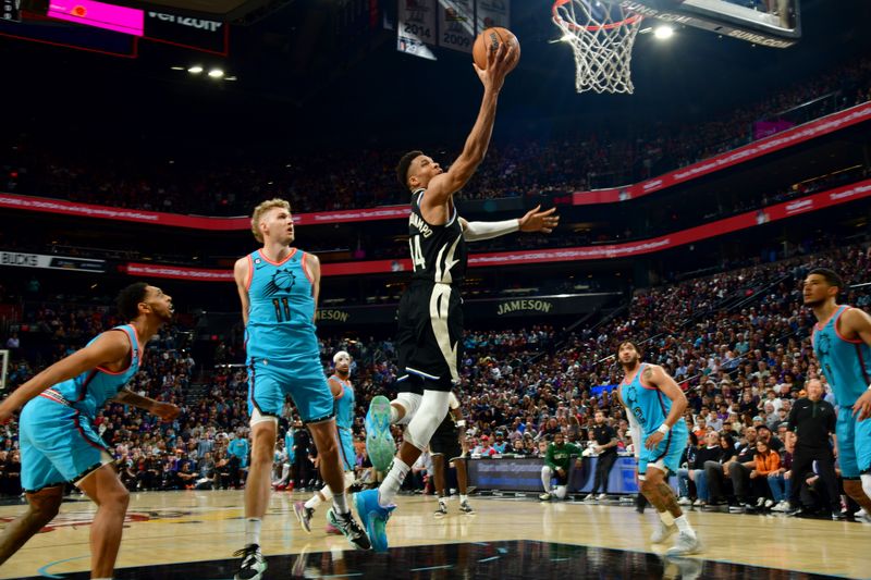 PHOENIX, AZ - MARCH 14: Giannis Antetokounmpo #34 of the Milwaukee Bucks drives to the basket during the game against the Phoenix Suns on March 14, 2022 at Footprint Center in Phoenix, Arizona. NOTE TO USER: User expressly acknowledges and agrees that, by downloading and or using this photograph, user is consenting to the terms and conditions of the Getty Images License Agreement. Mandatory Copyright Notice: Copyright 2022 NBAE (Photo by Kate Frese/NBAE via Getty Images)