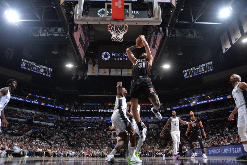 SAN ANTONIO, TX - APRIL 14: Evan Fournier #31 of the Detroit Pistons  drives to the basket during the game against the San Antonio Spurs on April 14, 2024 at the Frost Bank Center in San Antonio, Texas. NOTE TO USER: User expressly acknowledges and agrees that, by downloading and or using this photograph, user is consenting to the terms and conditions of the Getty Images License Agreement. Mandatory Copyright Notice: Copyright 2024 NBAE (Photos by Michael Gonzales/NBAE via Getty Images)