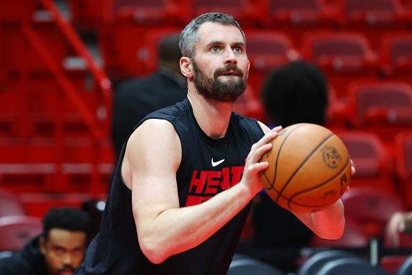 MIAMI, FLORIDA - NOVEMBER 03: Kevin Love #42 of the Miami Heat warms up prior to a game against the Washington Wizards during the NBA In-Season Tournament at Kaseya Center on November 03, 2023 in Miami, Florida. NOTE TO USER: User expressly acknowledges and agrees that, by downloading and or using this photograph, User is consenting to the terms and conditions of the Getty Images License Agreement. (Photo by Megan Briggs/Getty Images)