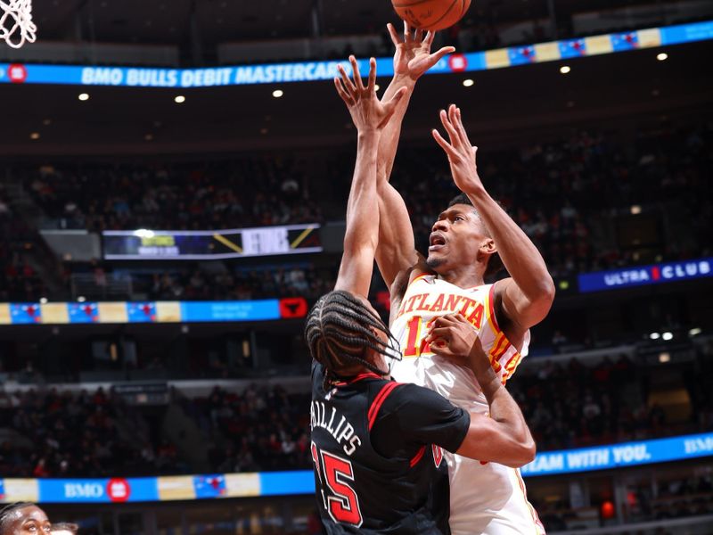 CHICAGO, IL - NOVEMBER 22: De'Andre Hunter #12 of the Atlanta Hawks drives to the basket during the game against the Chicago Bulls during the Emirates NBA Cup game on November 22, 2024 at United Center in Chicago, Illinois. NOTE TO USER: User expressly acknowledges and agrees that, by downloading and or using this photograph, User is consenting to the terms and conditions of the Getty Images License Agreement. Mandatory Copyright Notice: Copyright 2024 NBAE (Photo by Jeff Haynes/NBAE via Getty Images)