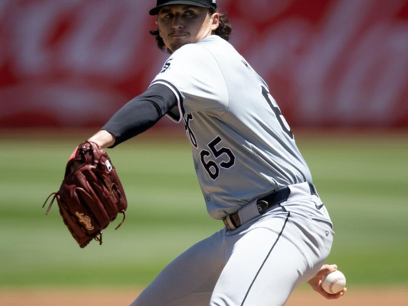 Aug 7, 2024; Oakland, California, USA; Chicago White Sox starting pitcher Davis Martin (65) delivers against the Oakland Athletics during the second inning at Oakland-Alameda County Coliseum. Mandatory Credit: D. Ross Cameron-USA TODAY Sports