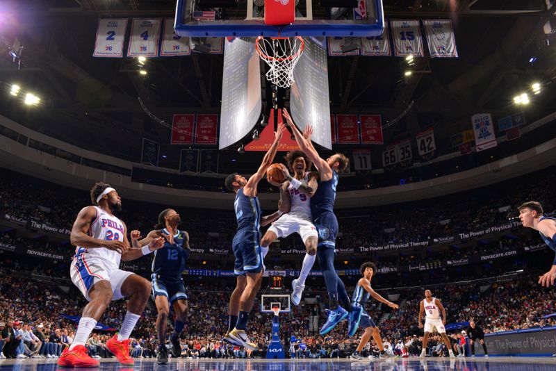 PHILADELPHIA, PA - NOVEMBER 2: Kelly Oubre Jr. #9 of the Philadelphia 76ers drives to the basket during the game against the Memphis Grizzlies on November 2, 2024 at the Wells Fargo Center in Philadelphia, Pennsylvania NOTE TO USER: User expressly acknowledges and agrees that, by downloading and/or using this Photograph, user is consenting to the terms and conditions of the Getty Images License Agreement. Mandatory Copyright Notice: Copyright 2024 NBAE (Photo by Jesse D. Garrabrant/NBAE via Getty Images)