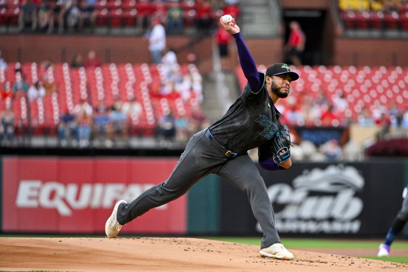 Aug 7, 2024; St. Louis, Missouri, USA;  Tampa Bay Rays starting pitcher Taj Bradley (45) pitches against the St. Louis Cardinals during the first inning at Busch Stadium. Mandatory Credit: Jeff Curry-USA TODAY Sports