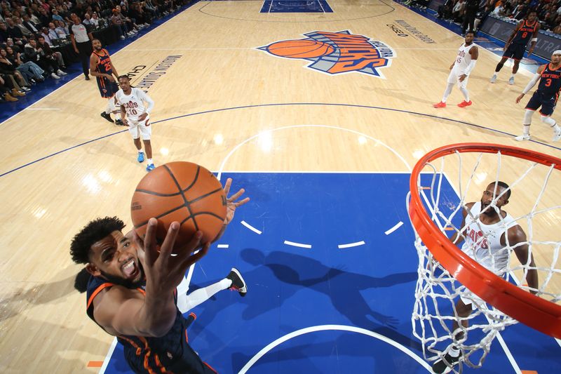 NEW YORK, NY - OCTOBER 28: Karl-Anthony Towns #32 of the New York Knicks drives to the basket during the game against the Cleveland Cavaliers on October 28, 2024 at Madison Square Garden in New York City, New York.  NOTE TO USER: User expressly acknowledges and agrees that, by downloading and or using this photograph, User is consenting to the terms and conditions of the Getty Images License Agreement. Mandatory Copyright Notice: Copyright 2024 NBAE  (Photo by Nathaniel S. Butler/NBAE via Getty Images)