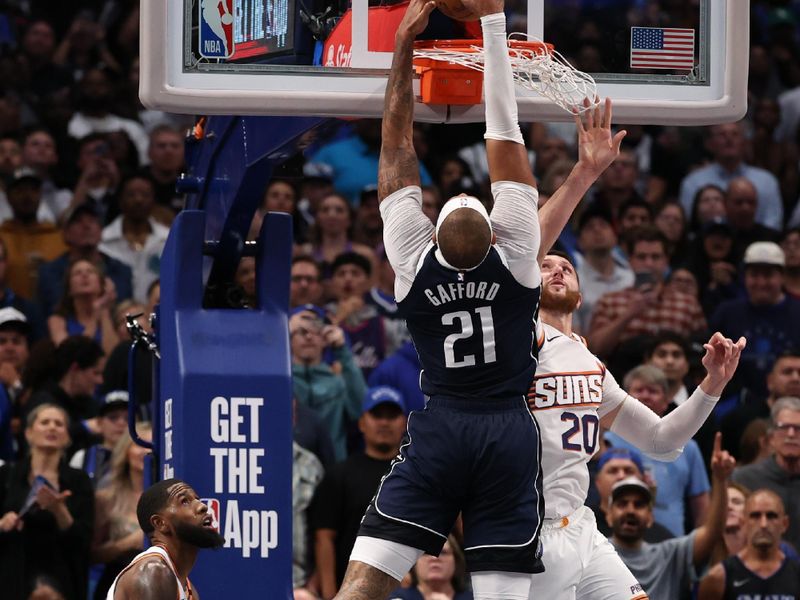 DALLAS, TEXAS - NOVEMBER 08: Daniel Gafford #21 of the Dallas Mavericks dunks over Jusuf Nurkic #20 of the Phoenix Suns \d2h at American Airlines Center on November 08, 2024 in Dallas, Texas. NOTE TO USER: User expressly acknowledges and agrees that, by downloading and or using this photograph, User is consenting to the terms and conditions of the Getty Images License Agreement. (Photo by Sam Hodde/Getty Images)