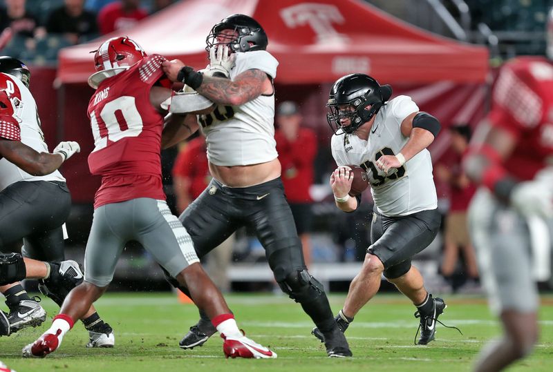 Sep 26, 2024; Philadelphia, Pennsylvania, USA; Army Black Knights running back Jake Rendina (33) carries the ball against the Temple Owls during the first half at Lincoln Financial Field. Mandatory Credit: Danny Wild-Imagn Images