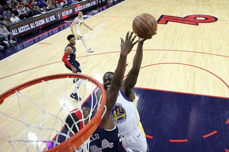 PHILADELPHIA, PENNSYLVANIA - FEBRUARY 07: Draymond Green #23 of the Golden State Warriors shoots over Paul Reed #44 of the Philadelphia 76ers during the first quarter at the Wells Fargo Center on February 07, 2024 in Philadelphia, Pennsylvania. NOTE TO USER: User expressly acknowledges and agrees that, by downloading and or using this photograph, User is consenting to the terms and conditions of the Getty Images License Agreement. (Photo by Tim Nwachukwu/Getty Images)