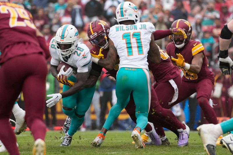 Miami Dolphins running back De'Von Achane (28) runs toward the end zone to score during the second half of an NFL football game against the Washington Commanders Sunday, Dec. 3, 2023, in Landover, Md. (AP Photo/Alex Brandon)