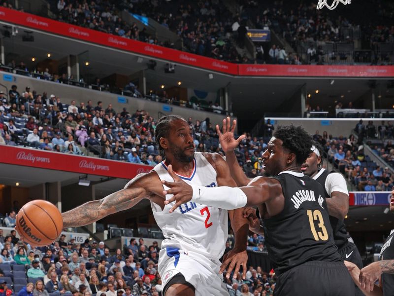 MEMPHIS, TN - FEBRUARY 23: Kawhi Leonard #2 of the LA Clippers passes the ball during the game against the Memphis Grizzlies on February 23, 2024 at FedExForum in Memphis, Tennessee. NOTE TO USER: User expressly acknowledges and agrees that, by downloading and or using this photograph, User is consenting to the terms and conditions of the Getty Images License Agreement. Mandatory Copyright Notice: Copyright 2024 NBAE (Photo by Joe Murphy/NBAE via Getty Images)