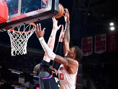 HOUSTON, TX - DECEMBER 27:   Jabari Smith Jr. #10 of the Houston Rockets drives to the basket during the game against the Phoenix Suns on December 27, 2023 at the Toyota Center in Houston, Texas. NOTE TO USER: User expressly acknowledges and agrees that, by downloading and or using this photograph, User is consenting to the terms and conditions of the Getty Images License Agreement. Mandatory Copyright Notice: Copyright 2023 NBAE (Photo by Logan Riely/NBAE via Getty Images)