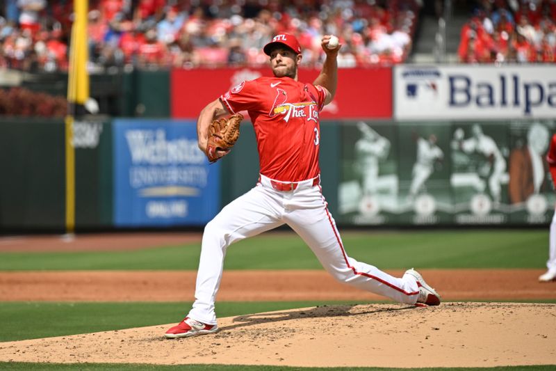 Sep 8, 2024; St. Louis, Missouri, USA; St. Louis Cardinals starting pitcher Steven Matz (32) throws against the Seattle Mariners during the third inning at Busch Stadium. Mandatory Credit: Jeff Le-Imagn Images