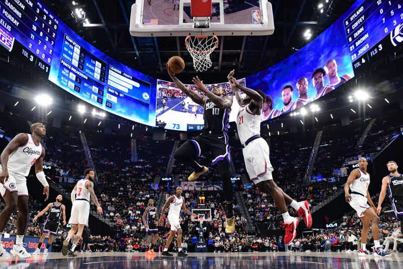 INGLEWOOD, CA - OCTOBER 17: DeMar DeRozan #10 of the Sacramento Kings drives to the basket during the game against the LA Clippers during a NBA Preseason game on October 17, 2024 at Intuit Dome in Los Angeles, California. NOTE TO USER: User expressly acknowledges and agrees that, by downloading and/or using this Photograph, user is consenting to the terms and conditions of the Getty Images License Agreement. Mandatory Copyright Notice: Copyright 2024 NBAE (Photo by Adam Pantozzi/NBAE via Getty Images)