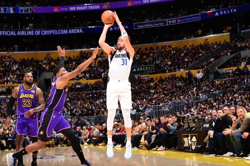 LOS ANGELES, CA - FEBRUARY 25: Klay Thompson #31 of the Dallas Mavericks shoots a three point basket during the game against the Los Angeles Lakers on February 25, 2025 at Crypto.Com Arena in Los Angeles, California. NOTE TO USER: User expressly acknowledges and agrees that, by downloading and/or using this Photograph, user is consenting to the terms and conditions of the Getty Images License Agreement. Mandatory Copyright Notice: Copyright 2025 NBAE (Photo by Adam Pantozzi/NBAE via Getty Images)