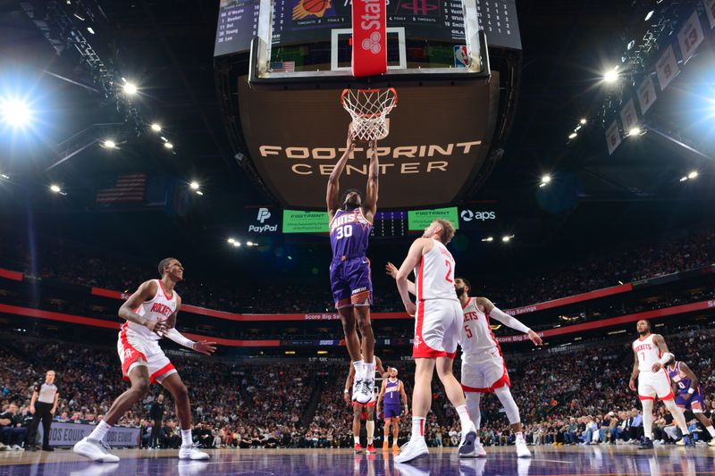 PHOENIX, AZ - MARCH 2: Thaddeus Young #30 of the Phoenix Suns drives to the basket during the game against the Houston Rockets on March 2, 2024 at Footprint Center in Phoenix, Arizona. NOTE TO USER: User expressly acknowledges and agrees that, by downloading and or using this photograph, user is consenting to the terms and conditions of the Getty Images License Agreement. Mandatory Copyright Notice: Copyright 2023 NBAE (Photo by Kate Frese/NBAE via Getty Images)