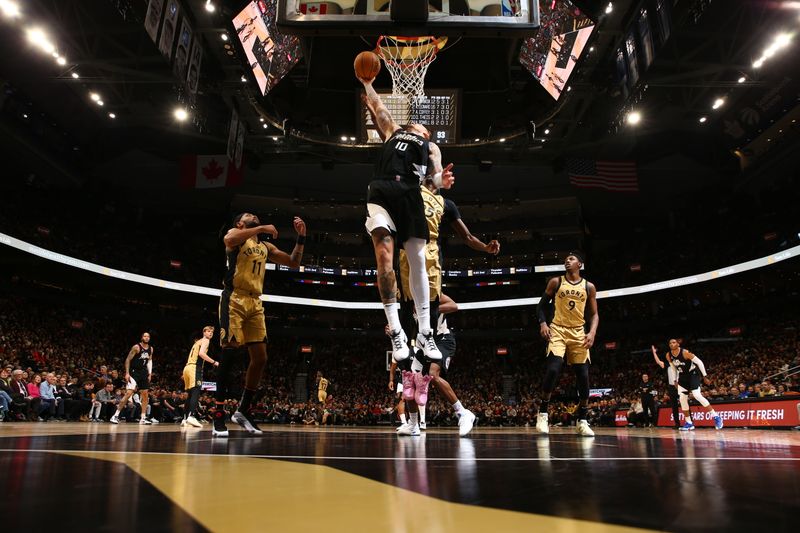 TORONTO, CANADA - JANUARY 26: Daniel Theis #10 of the LA Clippers drives to the basket during the game against the Toronto Raptors on January 26, 2024 at the Scotiabank Arena in Toronto, Ontario, Canada.  NOTE TO USER: User expressly acknowledges and agrees that, by downloading and or using this Photograph, user is consenting to the terms and conditions of the Getty Images License Agreement.  Mandatory Copyright Notice: Copyright 2024 NBAE (Photo by Vaughn Ridley/NBAE via Getty Images)