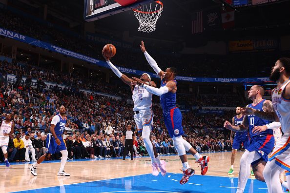 OKLAHOMA CITY, OK - DECEMBER 21: Shai Gilgeous-Alexander #2 of the Oklahoma City Thunder shoots the ball during the game against the LA Clippers on December 21, 2023 at Paycom Arena in Oklahoma City, Oklahoma. NOTE TO USER: User expressly acknowledges and agrees that, by downloading and or using this photograph, User is consenting to the terms and conditions of the Getty Images License Agreement. Mandatory Copyright Notice: Copyright 2023 NBAE (Photo by Zach Beeker/NBAE via Getty Images)