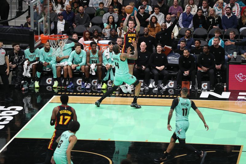 CHARLOTTE, NC - NOVEMBER 30: Garrison Mathews #24 of the Atlanta Hawks shoots a three point basket during the game against the Charlotte Hornets on November 30, 2024 at Spectrum Center in Charlotte, North Carolina. NOTE TO USER: User expressly acknowledges and agrees that, by downloading and or using this photograph, User is consenting to the terms and conditions of the Getty Images License Agreement. Mandatory Copyright Notice: Copyright 2024 NBAE (Photo by Brock Williams-Smith/NBAE via Getty Images)