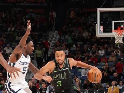 NEW ORLEANS, LA - DECEMBER 19: CJ McCollum #3 of the New Orleans Pelicans drives to the basket during the game against the Memphis Grizzlies on December 19, 2023 at the Smoothie King Center in New Orleans, Louisiana. NOTE TO USER: User expressly acknowledges and agrees that, by downloading and or using this Photograph, user is consenting to the terms and conditions of the Getty Images License Agreement. Mandatory Copyright Notice: Copyright 2023 NBAE (Photo by Jonathan Bachman/NBAE via Getty Images)