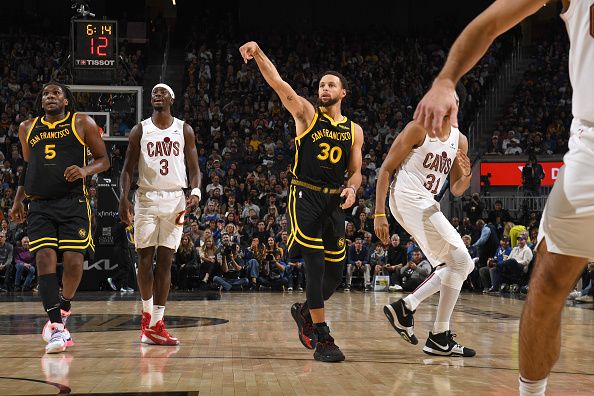 SAN FRANCISCO, CA - NOVEMBER 11: Stephen Curry #30 of the Golden State Warriors looks on during the game against the Cleveland Cavaliers on November 11, 2023 at Chase Center in San Francisco, California. NOTE TO USER: User expressly acknowledges and agrees that, by downloading and or using this photograph, user is consenting to the terms and conditions of Getty Images License Agreement. Mandatory Copyright Notice: Copyright 2023 NBAE (Photo by Noah Graham/NBAE via Getty Images)