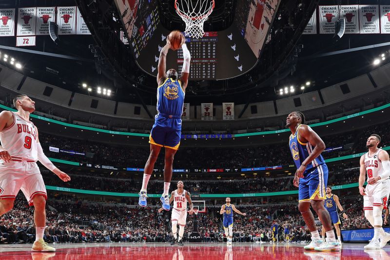 CHICAGO, IL - JANUARY 12: Jonathan Kuminga #00 of the Golden State Warriors dunks the ball during the game against the Chicago Bulls on January 12, 2024 at United Center in Chicago, Illinois. NOTE TO USER: User expressly acknowledges and agrees that, by downloading and or using this photograph, User is consenting to the terms and conditions of the Getty Images License Agreement. Mandatory Copyright Notice: Copyright 2024 NBAE (Photo by Jeff Haynes/NBAE via Getty Images)