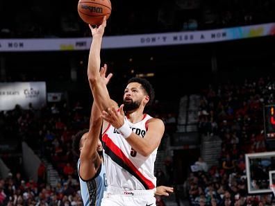 PORTLAND, OR - NOVEMBER 5: Skylar Mays #5 of the Portland Trail Blazers shoots the ball during the game against the Memphis Grizzlies on November 5, 2023 at the Moda Center Arena in Portland, Oregon. NOTE TO USER: User expressly acknowledges and agrees that, by downloading and or using this photograph, user is consenting to the terms and conditions of the Getty Images License Agreement. Mandatory Copyright Notice: Copyright 2023 NBAE (Photo by Cameron Browne/NBAE via Getty Images)