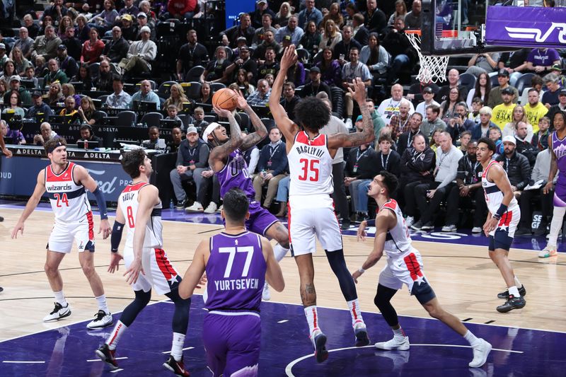 SALT LAKE CITY, UT - MARCH 4:  Jordan Clarkson #00 of the Utah Jazz shoots the ball during the game against the Washington Wizards on March 4, 2024 at vivint.SmartHome Arena in Salt Lake City, Utah. NOTE TO USER: User expressly acknowledges and agrees that, by downloading and or using this Photograph, User is consenting to the terms and conditions of the Getty Images License Agreement. Mandatory Copyright Notice: Copyright 2024 NBAE (Photo by Melissa Majchrzak/NBAE via Getty Images)